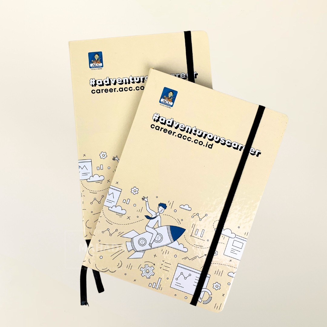 Buku Agenda Berbahan Hardcover Dengan Pengunci Karet Desain Grafis Custom (1)
