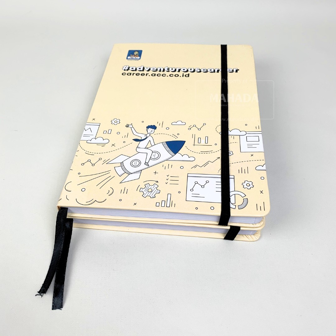Buku Agenda Berbahan Hardcover Dengan Pengunci Karet Desain Grafis Custom (3)