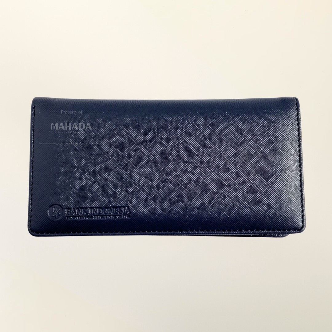 Dompet Custom Berbahan Kulit Berwarna Biru dan Hitam Dengan Logo (1)