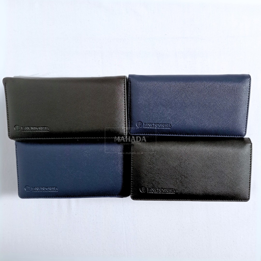 Dompet Custom Berbahan Kulit Berwarna Biru dan Hitam Dengan Logo (7)