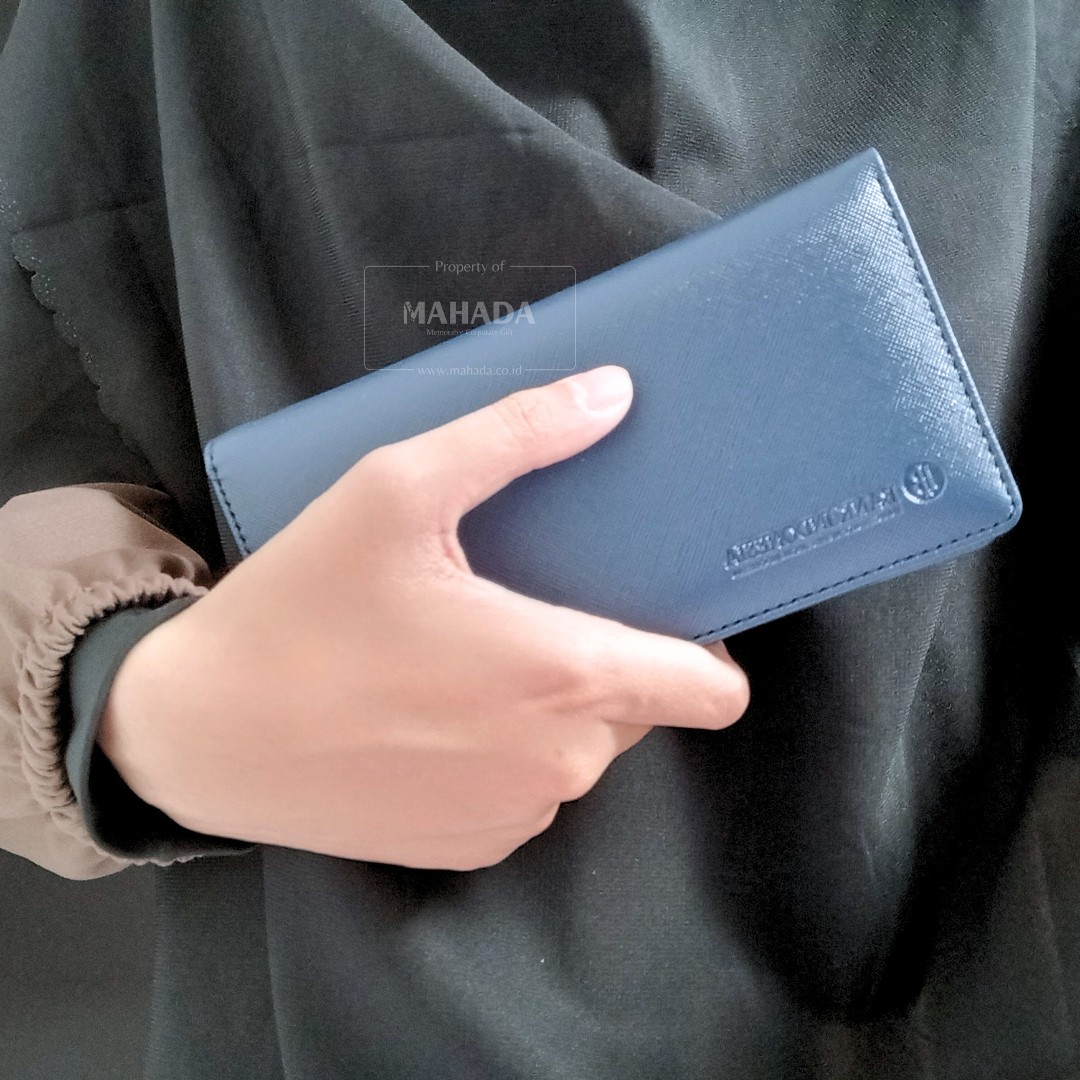 Dompet Custom Berbahan Kulit Berwarna Biru dan Hitam Dengan Logo (8)