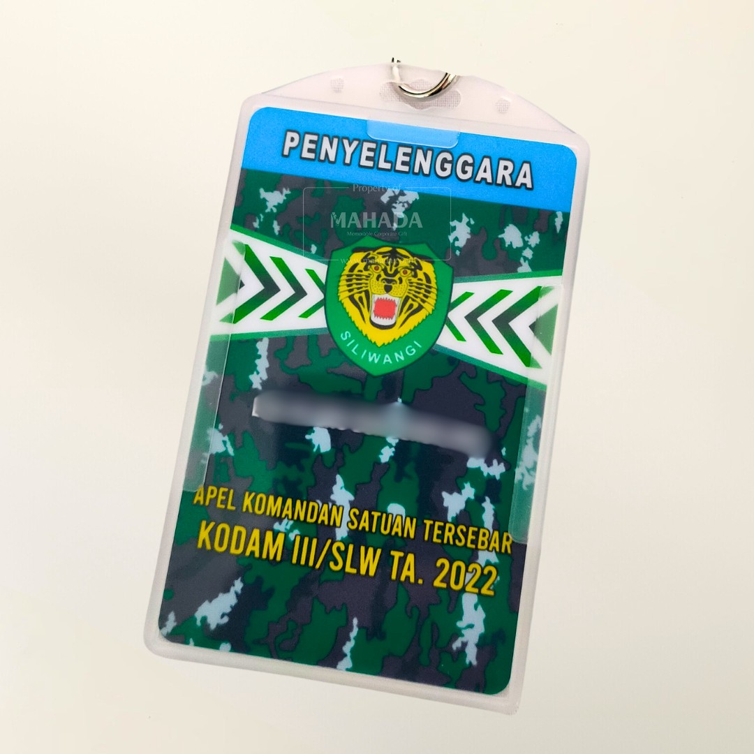 Kartu Identitas ID Card Dengan Desain Grafis Custom dan Lanyard (1)