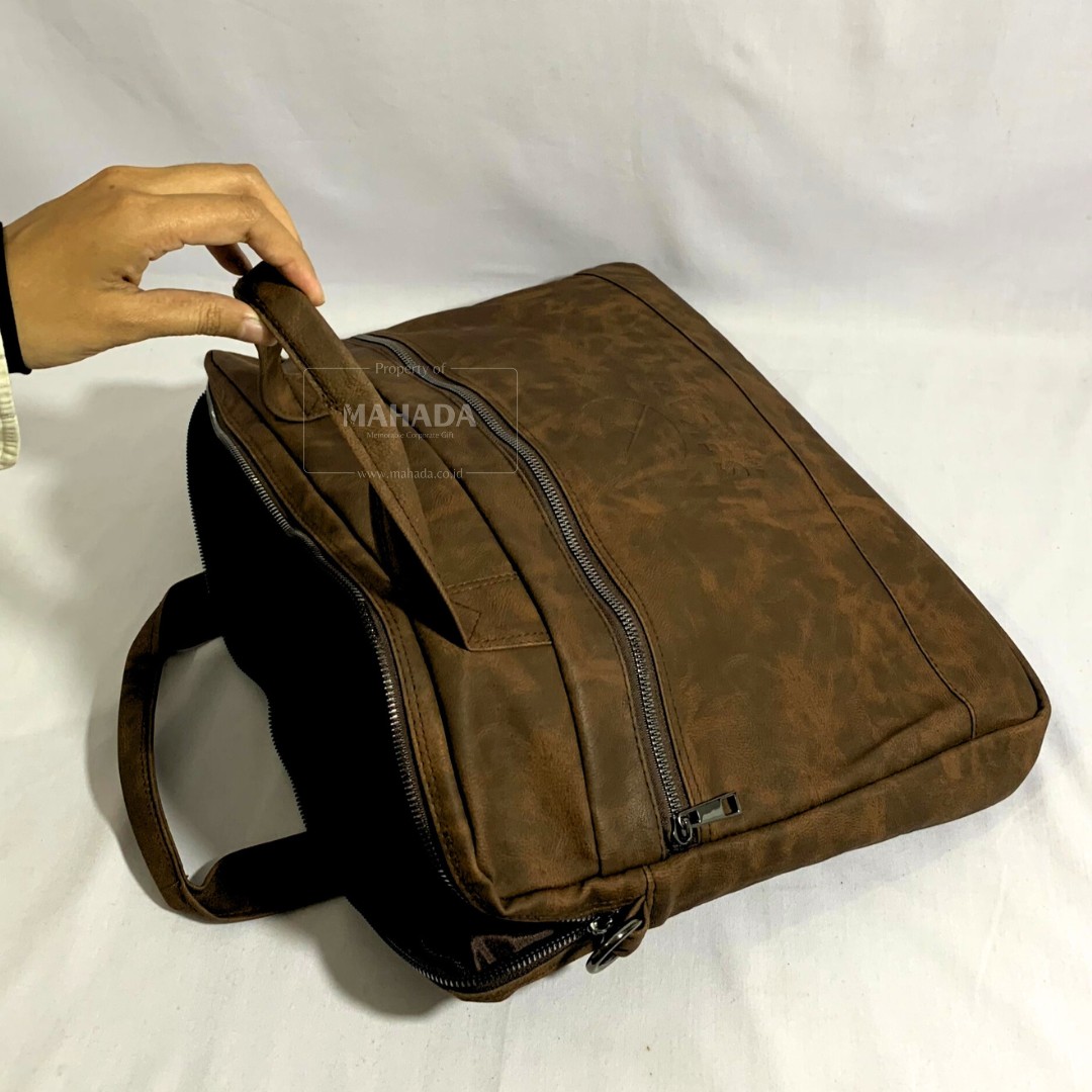 Tas Dengan Tali Selempang Slingbag Berbahan Bahan Kulit Untuk Acara Kantor (4)