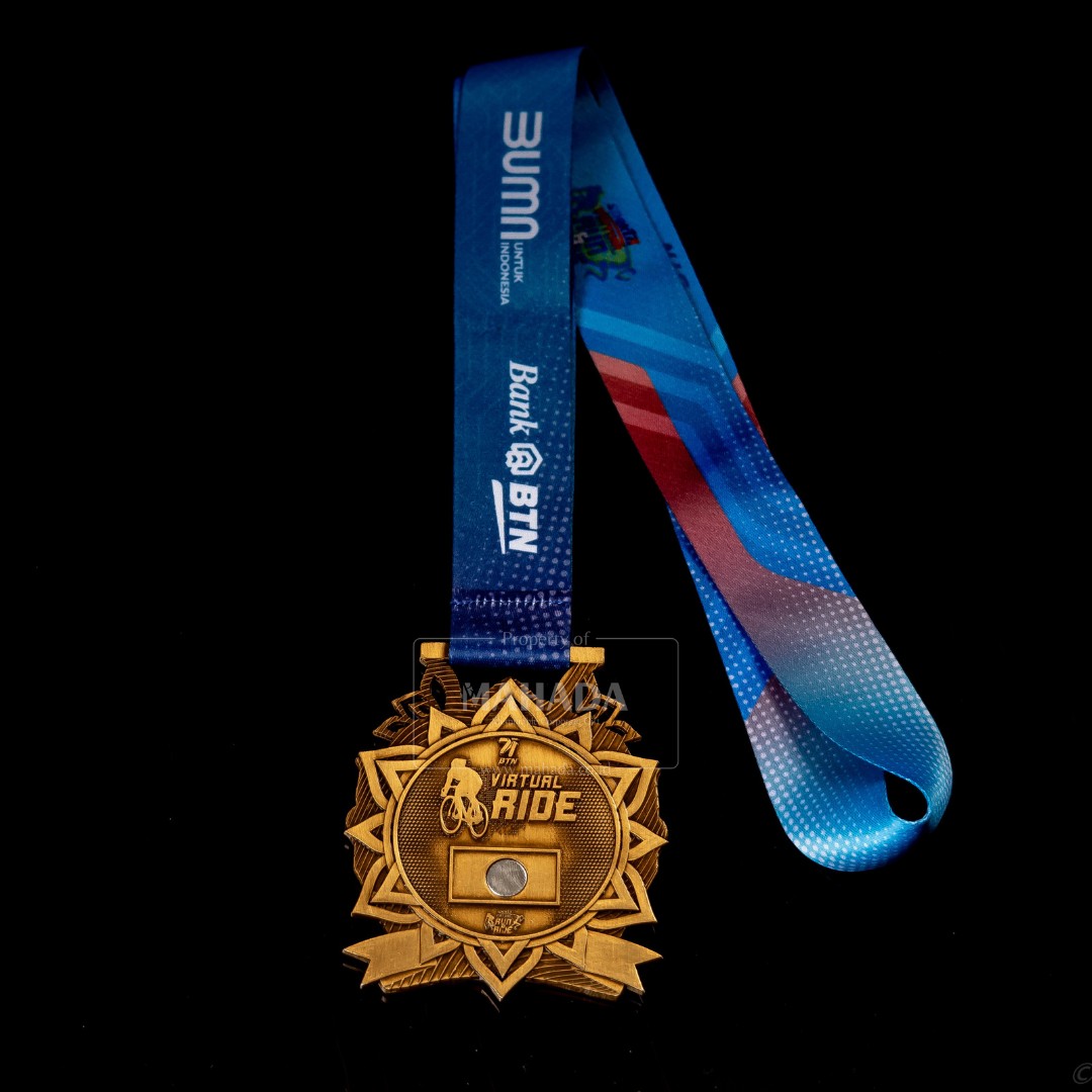 Medali Berbahan Metal Dengan Tali Lanyard Custom Desain (3)
