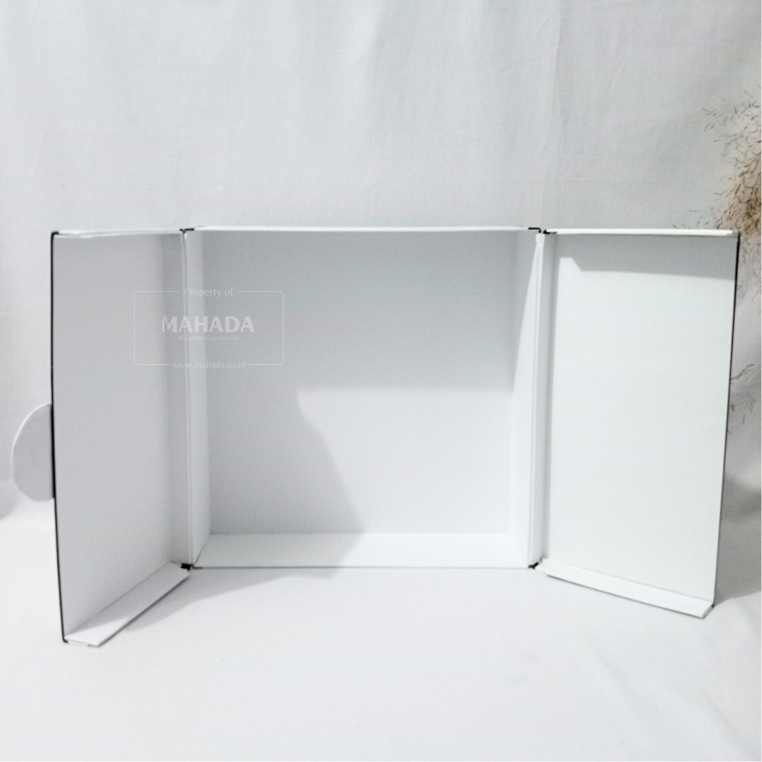 Packaging Box Berbahan Hardbox Dengan Pengunci Magnet Model Double Opening (8)