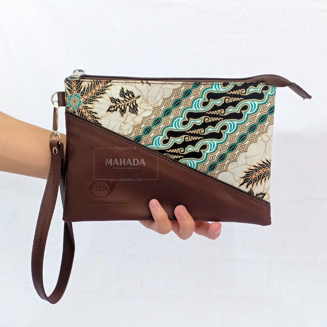 Tas Model Wrislet Dengan Tali Dapat Digantung Dilengan Berbahan Kain dan Batik (3)