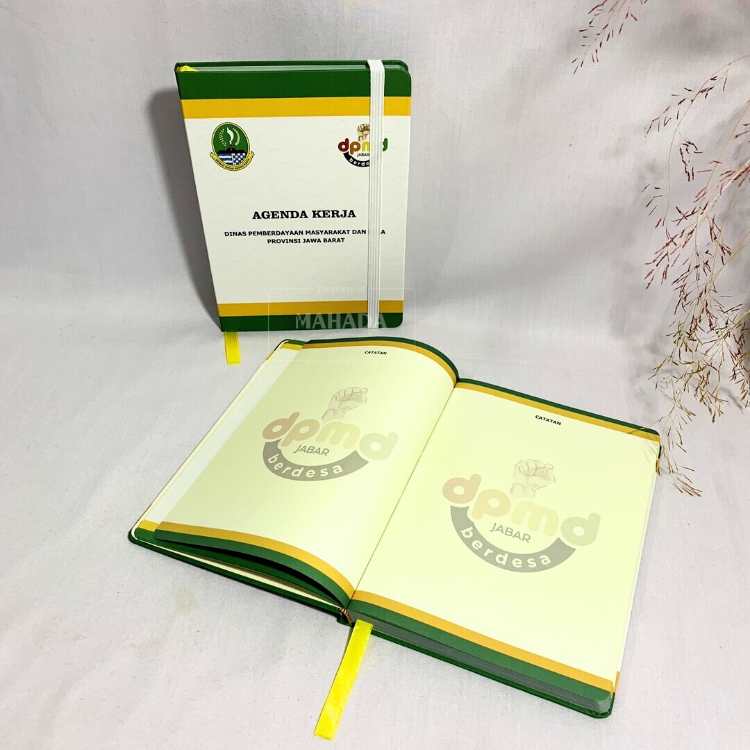 Souvenir Kantor 2 Berisi Buku Agenda Hardcover dengan Karet (1)