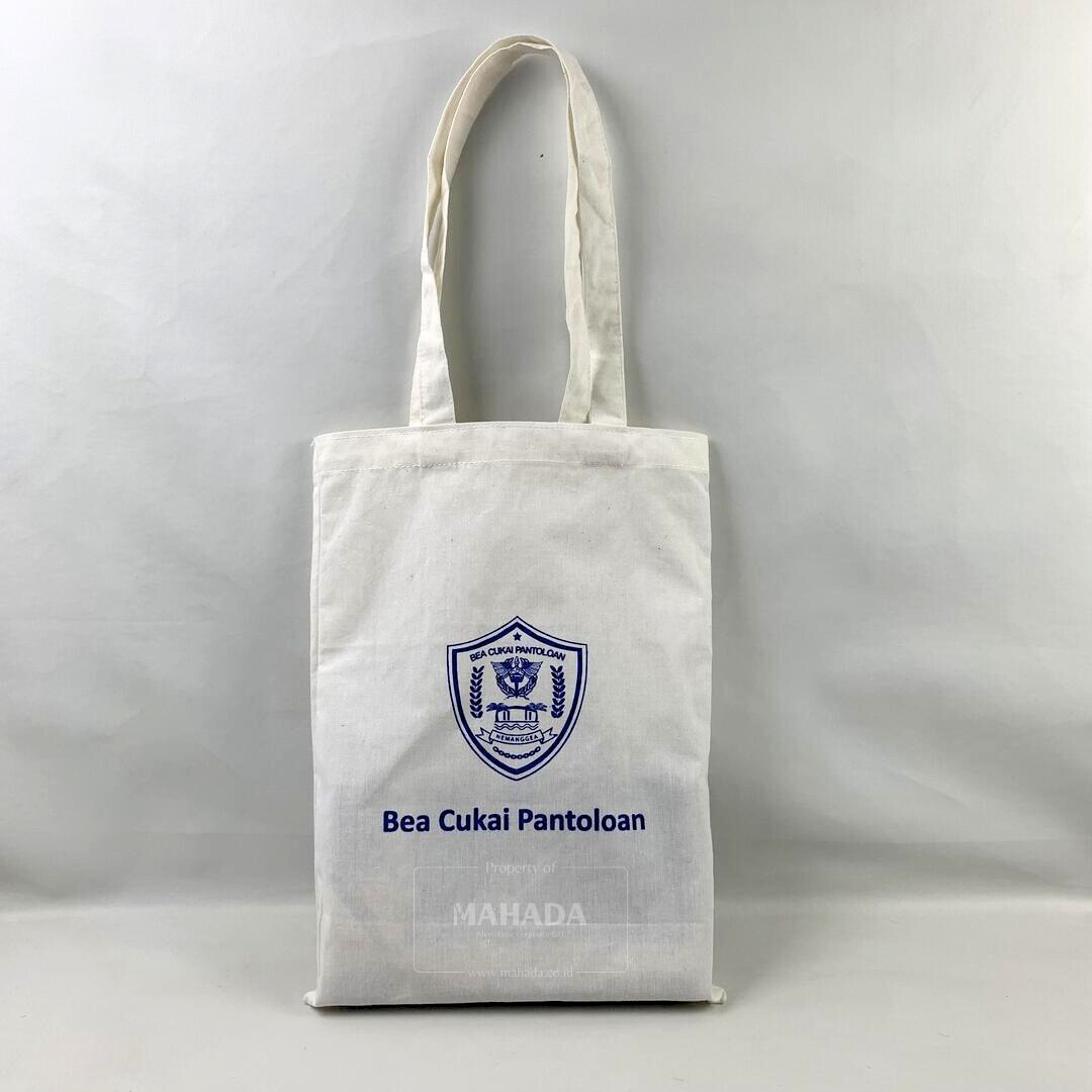 Souvenir Kantor 6 Berisi Totebag Berwarna Putih Denga Logo Perusahaan