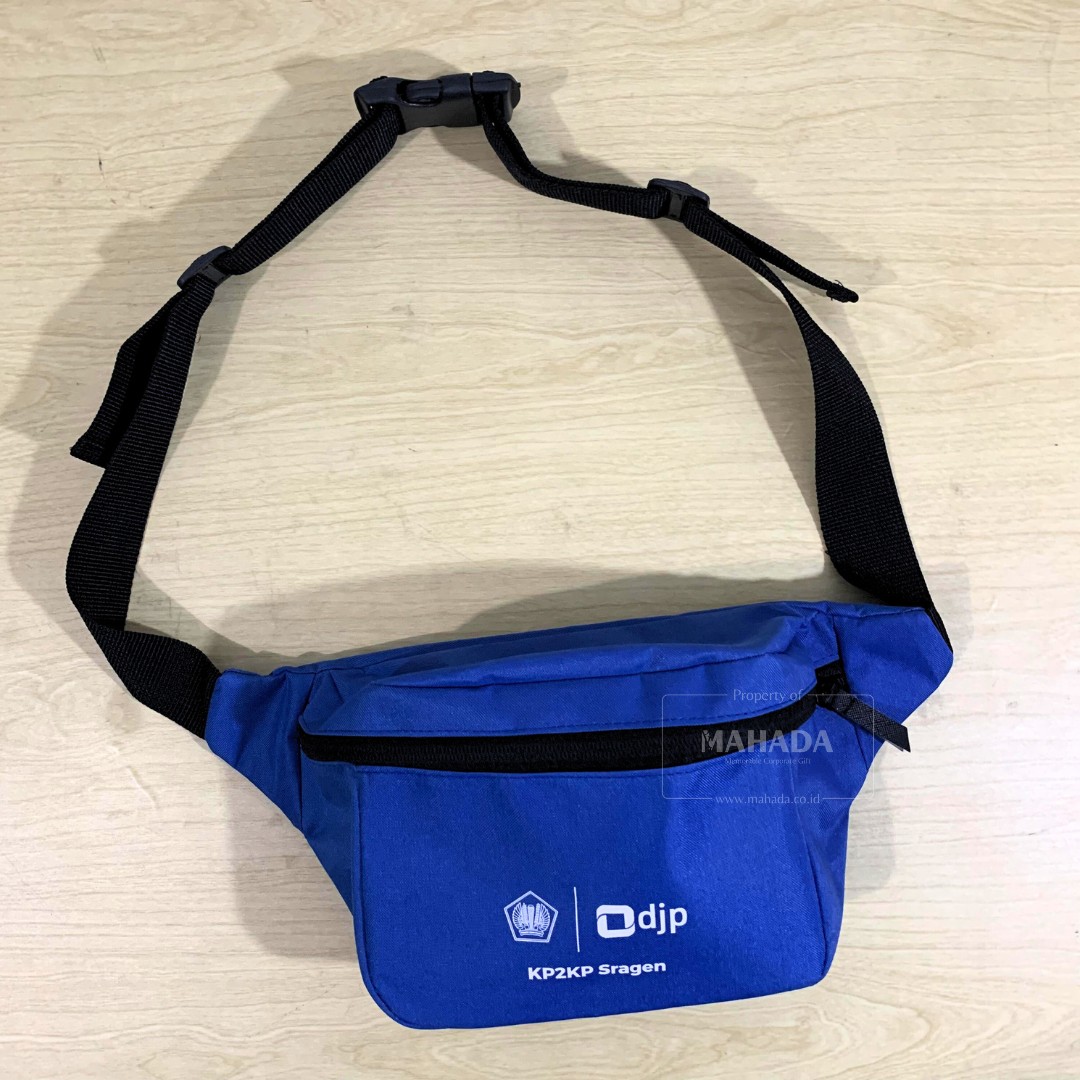 Tas Waistbag Berwarna Biru Dengan Custom Logo Untuk Souvenir Karyawan (3)